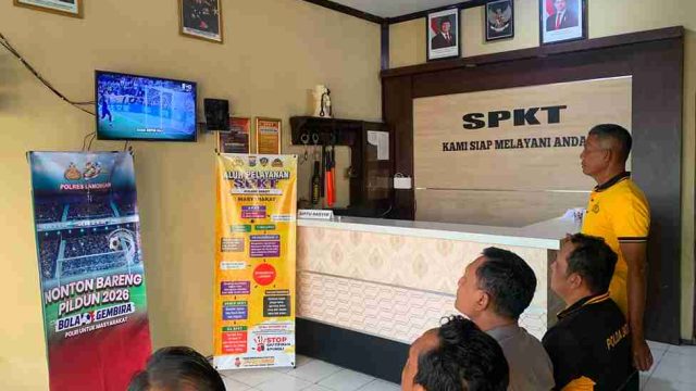Ciptakan Kedekatan Emosional, Polsek Deket Gelar Nobar Piala Dunia Bersama Masyarakat
