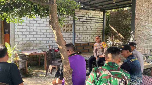 Perkuat Sinergi dengan Warga, Kapolsek Solokuro Gelar Cangkruan Kamtibmas di Desa Payaman