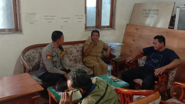 Perkuat Sinergitas, Kapolsek Karangbinangun Sambangi Desa Waruk dalam Program Silaturahmi Kamtibmas