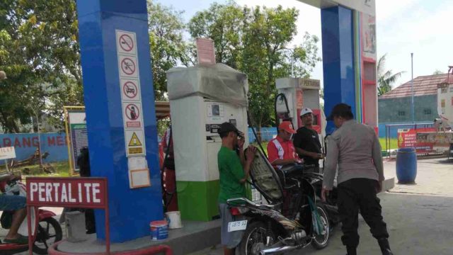 Pastikan Keamanan Objek Vital, Polsek Pucuk Intensifkan Patroli Dialogis di SPBU