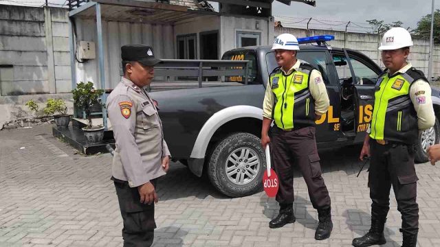Tingkatkan Sinergi Keamanan, Polsek Pucuk Laksanakan Patroli Dialogis di Kawasan Industri PT. KWI