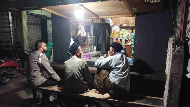 Pastikan Kamtibmas Kondusif, Polsek Kembangbahu Gelar Patroli Dialogis Malam Hari