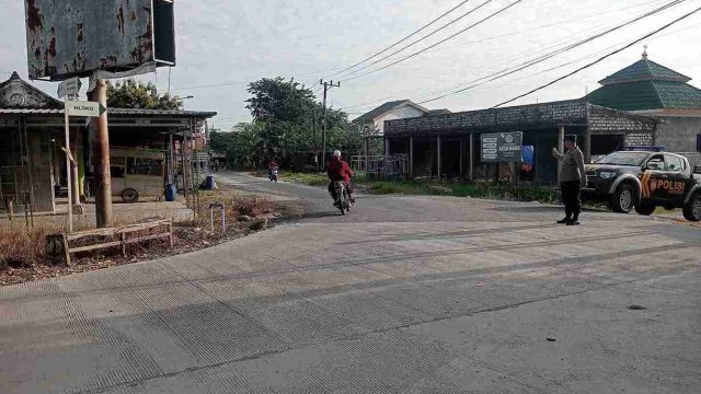 Ciptakan Kamseltibcarlantas, Polsek Sarirejo Hadir dalam Pengaturan Arus Lalu Lintas Pagi Hari