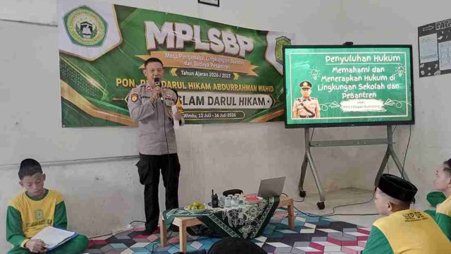 Kapolsek Karangbinangun Edukasi Santri SMP Islam Darul Hikam, Tanamkan Kesadaran Hukum dan Cegah Kenakalan Remaja