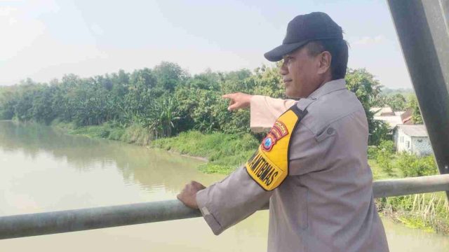 Antisipasi Dampak Cuaca, Polsek Karangbinangun Intensifkan Patroli Tanggap Bencana di Bengawan Jero