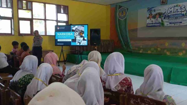 Perangi Kenakalan Remaja, Kanit Samapta Polsek Solokuro Beri Edukasi Bahaya Narkoba di SMPN 1 Solokuro