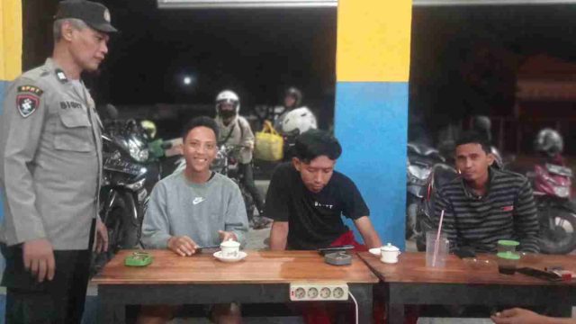 Tekan Angka Kriminalitas, Polsek Deket Gencarkan Imbauan Kamtibmas dan Waspada Curanmor di Warkop
