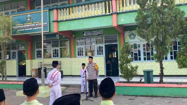 Sampaikan Pesan Moral di Sekolah, Kanit Binmas Polsek Solokuro Ajak Pelajar Jauhi Bullying, Narkoba, dan Judi Online