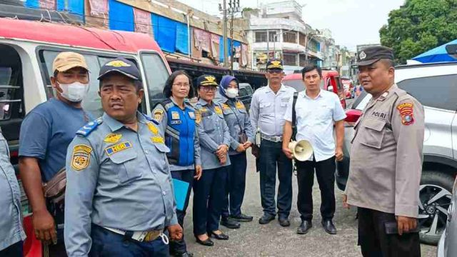 Cegah Kemacetan di Pasar Horas, Polsek Siantar Barat dan Dishub Tertibkan Parkir Liar serta Aktivitas Bongkar Muat di Jalan Merdeka