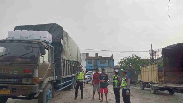 Satlantas Polres Pematangsiantar Edukasi Pengemudi Angkutan Barang, Tekankan Bahaya Muatan Berlebih dan Keselamatan Berkendara