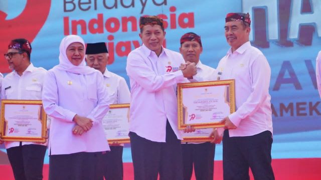 Bupati Madiun Terima Penghargaan Pembina Koperasi Andalan Jatim 2026 dari Kementerian Koperasi di Puncak Hari Koperasi ke-79