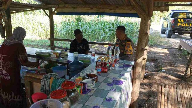 Kapolsek Solokuro Sambangi Warga Desa Dadapan, Ajak Bersama Jaga Kamtibmas Tetap Aman dan Kondusif