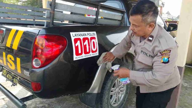 Polsek Sarirejo Lamongan Bersihkan Ruangan dan Kendaraan Dinas, Wujudkan Lingkungan Kerja Bersih dan Sehat