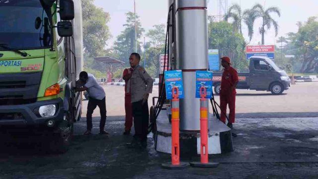 Polsek Deket Lamongan Intensifkan Patroli SPBU, Antisipasi Tindak Kriminalitas dan Jaga Keamanan Masyarakat