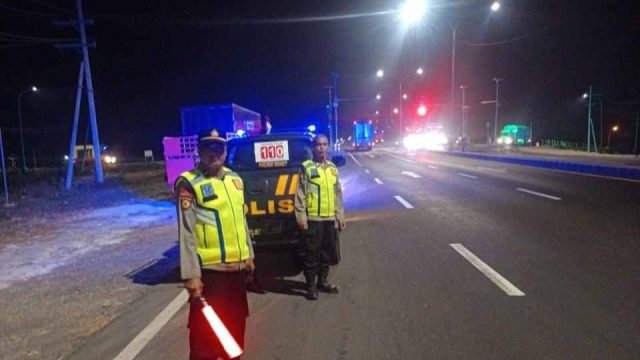 Polsek Deket Gelar Patroli Blue Light di JLU Lamongan, Antisipasi Balap Liar dan Gangguan Kamtibmas