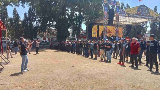 Kapolsek Solokuro Pimpin Apel Pengamanan Orkes Melayu Adella, Pastikan HUT RI ke-81 Berlangsung Aman