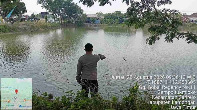 Polsek Sarirejo Pantau Debit Air Embung dan Persawahan, Antisipasi Bencana Alam di Lamongan 