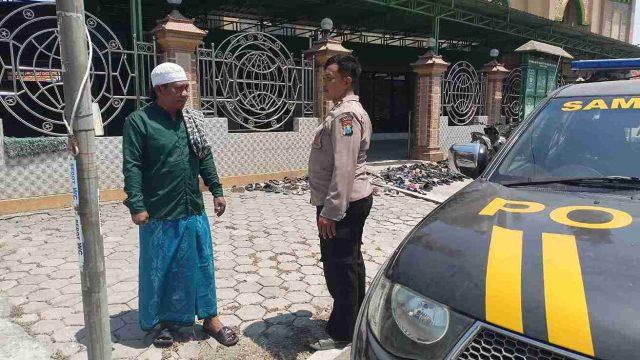 Polsek Sarirejo Amankan Salat Jumat dan Gelar Jumling di Masjid Baiturrahman Desa Mloko Lamongan 