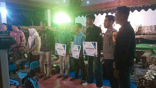 Polsek Pucuk Hadiri Pagelaran Wayang Kulit Bersih Desa Sumberjo, Sinergi Bersama TNI Jaga Kamtibmas