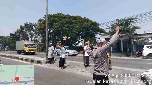 Polsek Pucuk Amankan Salat Jumat di Masjid Jami’ Darul Muhlisin, Pastikan Ibadah Jamaah Berlangsung Aman