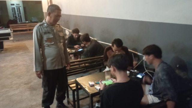 Patroli Dialogis Polsek Karangbinangun Sambangi Warga Sambopinggir, Cegah Gangguan Kamtibmas