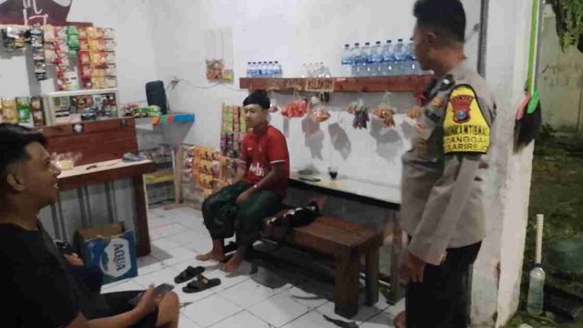 Jaga Kamtibmas, Polsek Sarirejo Gelar Patroli Dialogis Sambangi Warga pada Malam Hari
