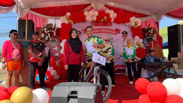 Semarak HUT RI, RS Dolopo Madiun Gelar Jalan Sehat dan Perkuat Kekompakan Insan Kesehatan