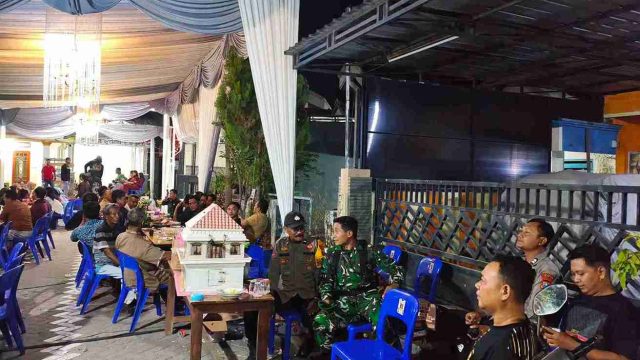 Sinergitas TNI-Polri, Polsek Deket Amankan Khitan Anak Warga di Desa Sidorejo Lamongan 