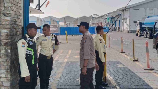 Polsek Deket Sambangi PT BMI, Ingatkan Security Waspadai Aksi Pencurian di Wilayah Lamongan 
