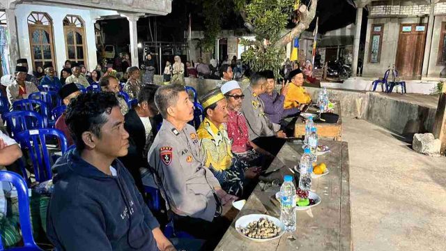Polsek Solokuro Lamongan Amankan Pagelaran Wayang Kulit HUT RI ke-81 di Desa Tebluru
