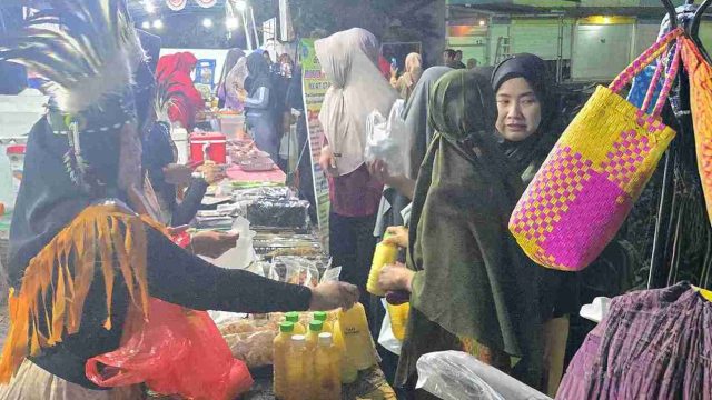 Ribuan Jajanan Ludes Terjual, Bazar Warga Kedangean Sukodadi Lamongan Jadi Penggerak UMKM Lokal