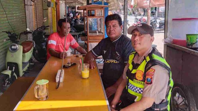 Patroli Dialogis Polsek Kembangbahu Sasar Persawahan hingga Pertokoan, Warga Diingatkan Soal Keselamatan dan Kamtibmas