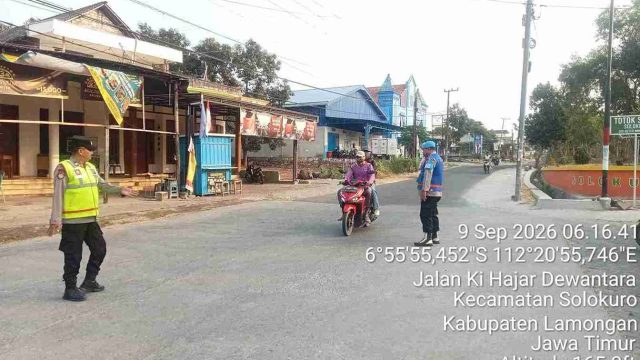 Antisipasi Kemacetan dan Kecelakaan, Polsek Solokuro Atur Arus Lalu Lintas Pagi Hari