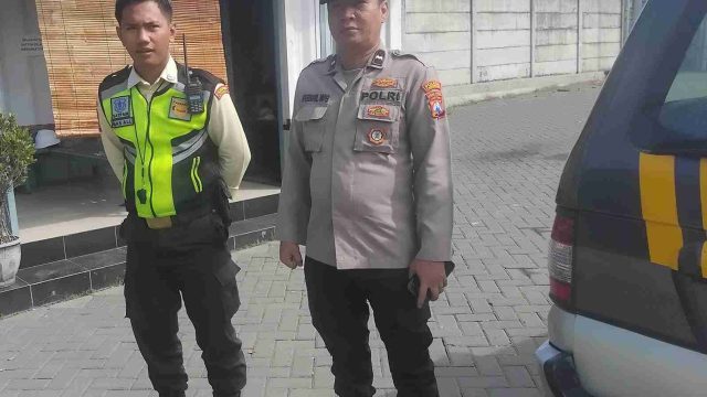 Cegah Gangguan Kamtibmas, Polsek Pucuk Gelar Patroli Dialogis di Area PT KWI Lamongan 