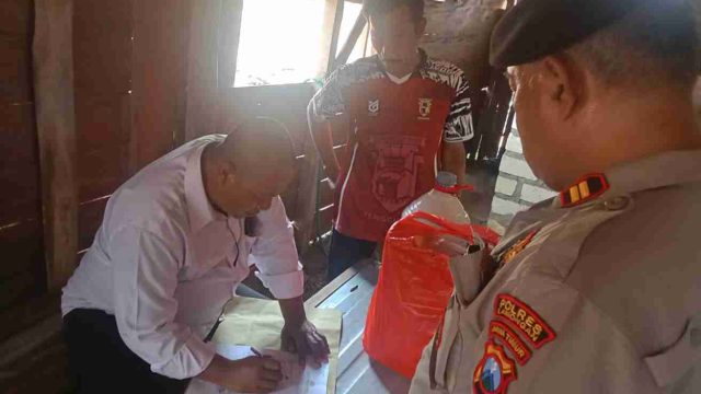 KRYD Polsek Solokuro Sasar Peredaran Miras, 25 Liter Tuak Diamankan dari Warung di Tenggulun