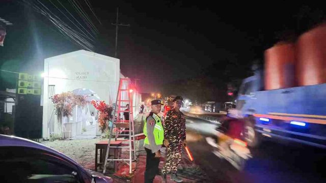 Polsek Pucuk Amankan Hajatan Pernikahan Warga di Warukulon Lamongan, Pastikan Acara Berjalan Kondusif