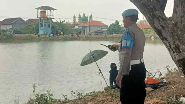 Cegah Kebakaran dan Kekeringan, Polsek Sarirejo Cek Debit Air Embung Gempoltukmloko