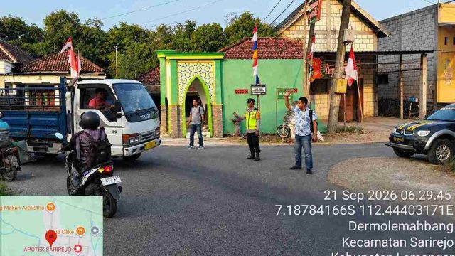 Commander Wise Pagi, Polsek Sarirejo Atur Lalu Lintas di Dermolemahbang dan Depan SMKN 1 Sarirejo