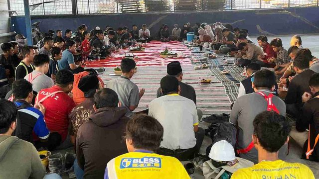 Serentak di Lima Pabrik, Karyawan Superior Prima Sukses Doakan Korban Kecelakaan Kerja