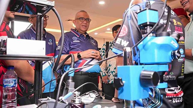 Wamenaker Dorong Teknisi Ponsel Tingkatkan Kompetensi, Keahlian Presisi Jadi Kebutuhan Industri