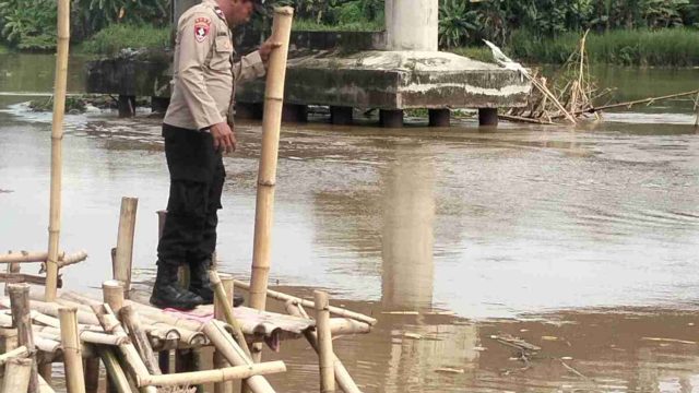 Antisipasi Bencana, Polsek Karangbinangun Intensifkan Patroli Cek Banjir hingga Pohon Tumbang