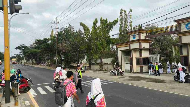Cegah Kemacetan dan Kecelakaan, Polsek Pucuk Gelar Commander Wish Pagi