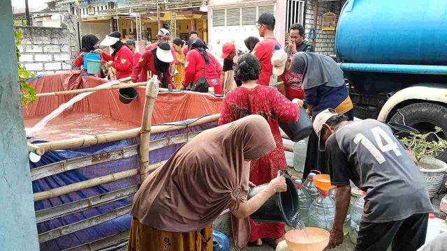 LSM Cakrawala Keadilan Bersama SMSI Lamongan Salurkan 25 Ribu Liter Air Bersih ke Warga Terdampak Kekeringan