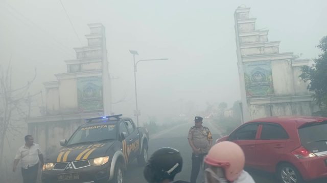 TPA Dadapan Solokuro Lamongan Terbakar, 5 Mobil Damkar Kesulitan Jinakkan Api hingga Malam