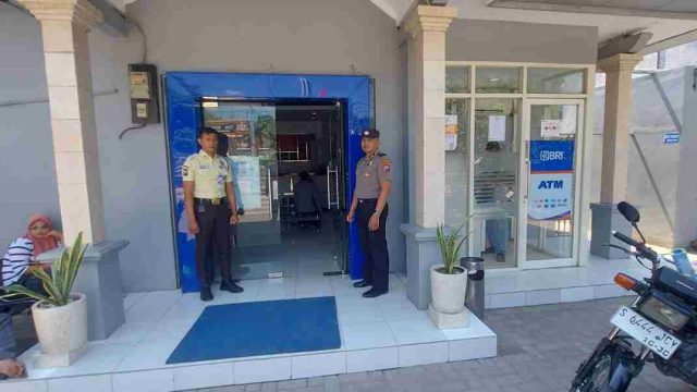 Cegah Kejahatan 4C, Polsek Kembangbahu Intensifkan Patroli Kota Presisi di Bank, SPBU dan Minimarket