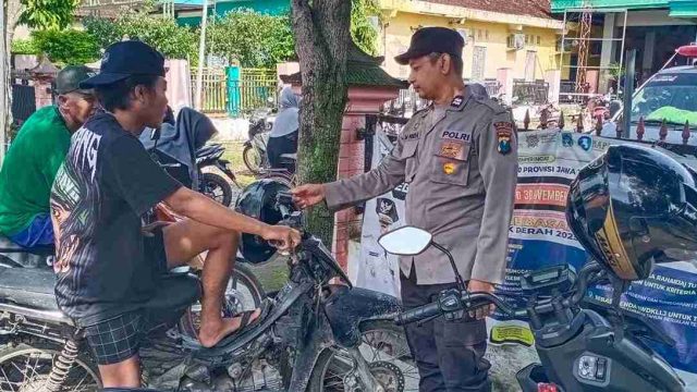 Cegah Curanmor, Polisi di Sarirejo Lamongan Sambangi Warga dan Ingatkan Pentingnya Kunci Ganda