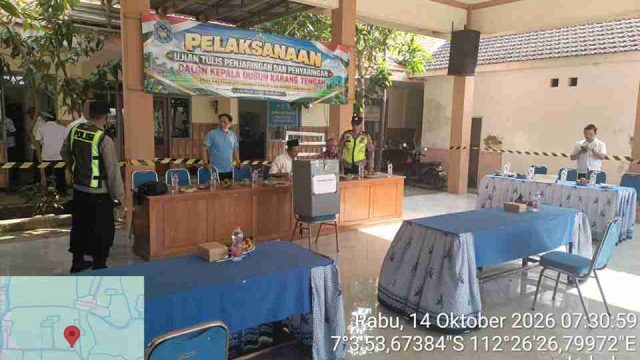 Pastikan Seleksi Kasun Berjalan Aman, Wakapolsek Deket Kawal Tes Tulis Calon Kepala Dusun Karang Tengah