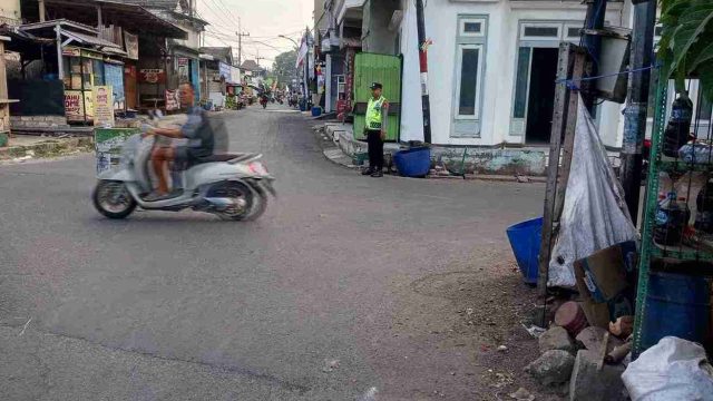 Kapolsek Solokuro Pimpin Commander Wish Pagi di Perempatan Payaman, Tenggulun dan Solokuro