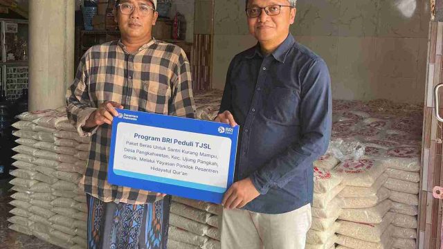 BRI Peduli Salurkan 12 Ton Beras untuk Bantu Kebutuhan Santri Kurang Mampu di Gresik