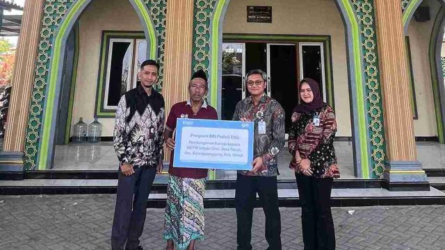 Dukung Fasilitas Pendidikan Keagamaan, BRI Salurkan Bantuan Pembangunan Kanopi MDTW Infarul Ghoy Gresik